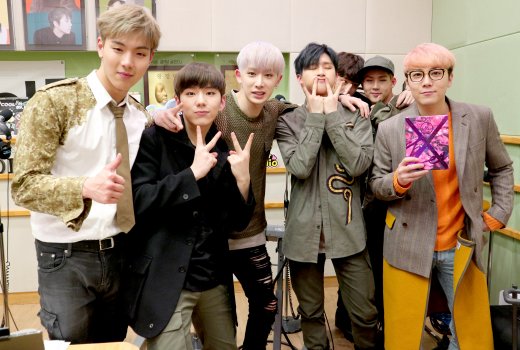 HooMonstaXBR's tweet photo. [FOTOS] 29.03.17 Fotos oficiais do MONSTA X no Kiss the Radio #BEAUTIFUL #몬스타엑스 #아름다워 (source: https://t.co/hNM3sFflGx) https://t.co/fnWhMFojEk