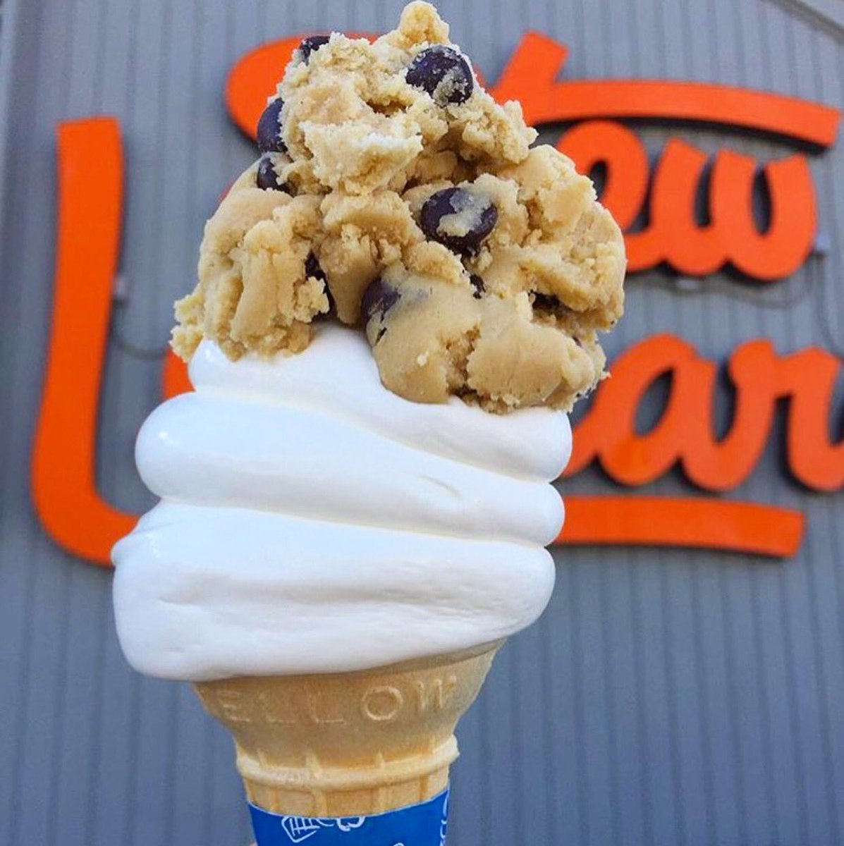 CTEatsOut's tweet image. Did you know @StewLeonards sells edible cookie dough now? instagram.com/p/BSPrlCzjfvD/ 📷: @ninapoosikian