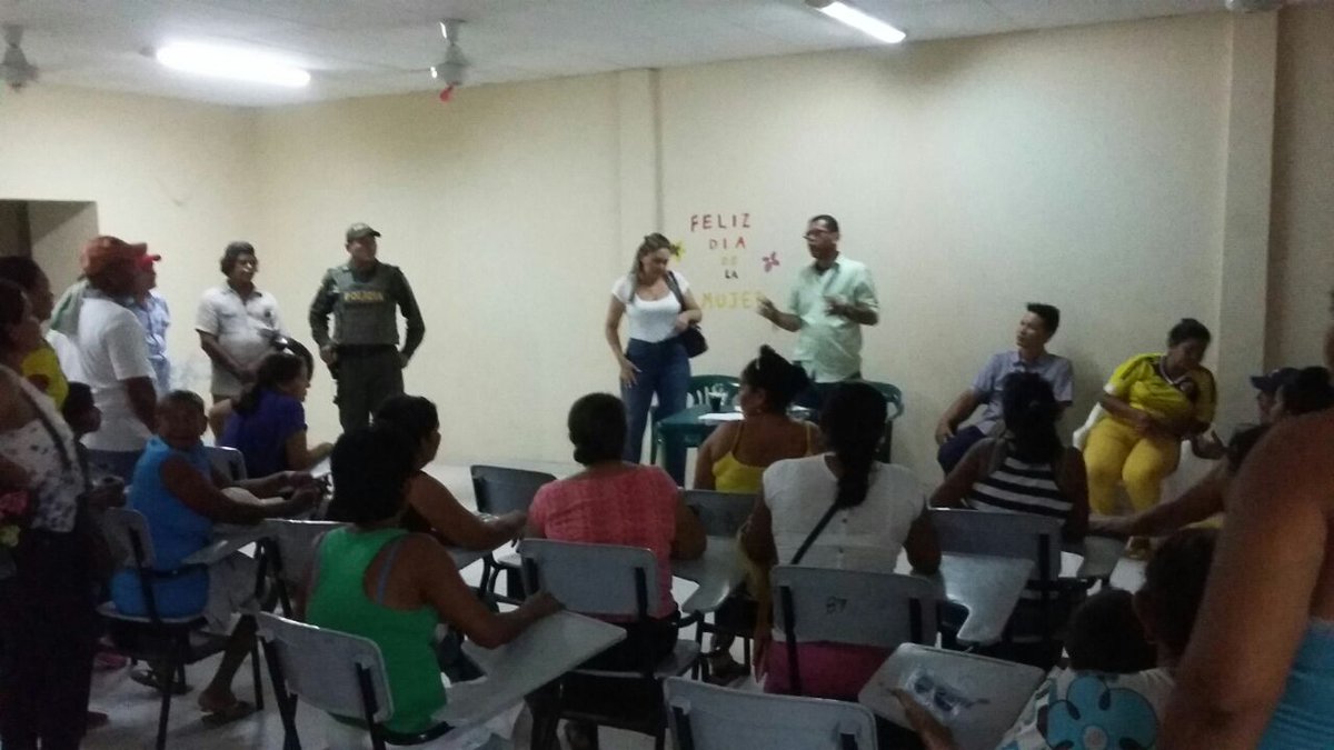 alcaldiachima's tweet photo. @PoliciaColombia @PoliciaDECOR #EChima acompañó a comité de Víctimas de Violencia y desplazadas en dicho evento
Organizada por la Alcaldía https://t.co/AbpPZqH4gk