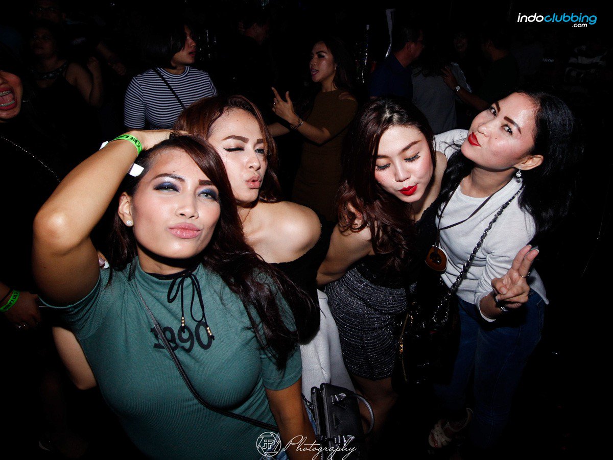 #ICPHOTOS Ari Lasso - Sat 25 Mar 2017  <a href="/EntranceClub/">ENTRANCE MEDAN</a> > ic.gg/photos/96032 @ari_lasso