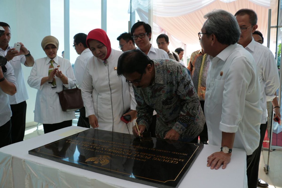 Menteri ATR/Kepala BPN meresmikan Gedung Pusdiklat Kementerian ATR/BPN di Cikeas, Kabupaten Bogor (30/3)