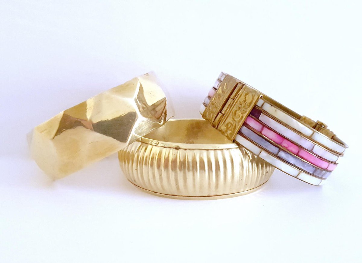 RetrouvBiz's tweet photo. A Bevy of Brass | Chic Boho Set of 3 Brass Cuff Bracelets | 2 Solid … https://t.co/mp2Y2sijDo #vintage #BrassBangles https://t.co/z5aOpDJ4lY