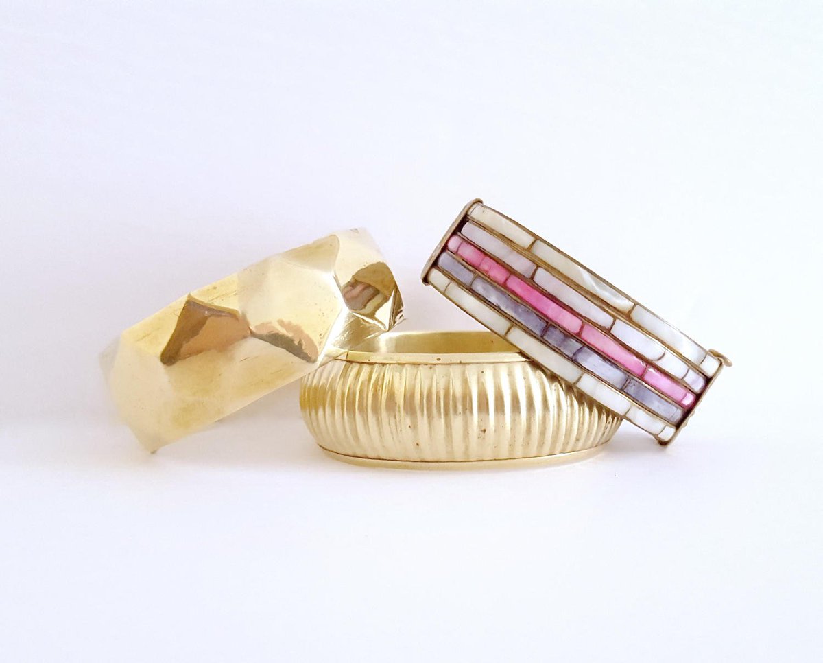 RetrouvBiz's tweet photo. A Bevy of Brass | Chic Boho Set of 3 Brass Cuff Bracelets | 2 Solid … https://t.co/mp2Y2sijDo #vintage #BrassBangles https://t.co/z5aOpDJ4lY