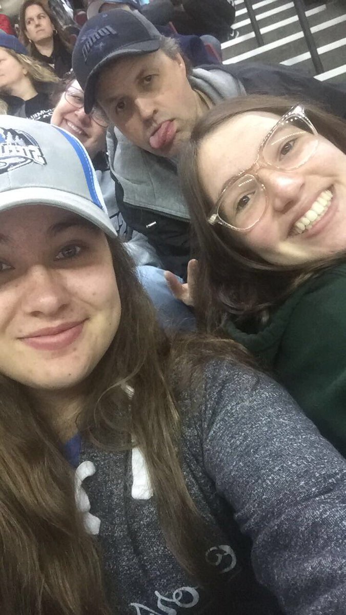 AmLoPerov's tweet photo. What a great break in Boise!! #centurylinkselfie #gosteelheadsgo https://t.co/4LTrrrItCd