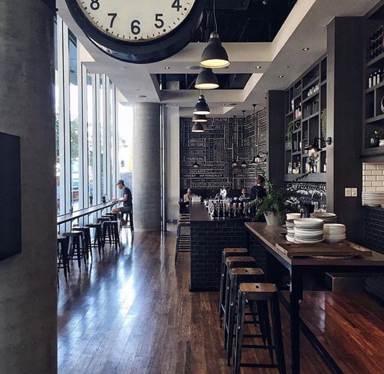 PublicCBD's tweet image. PUBLIC solitude ✖️ Captured by 📷 @brigadeirochoc Writers corner #bar #franklinst #windowbar #publiccbd