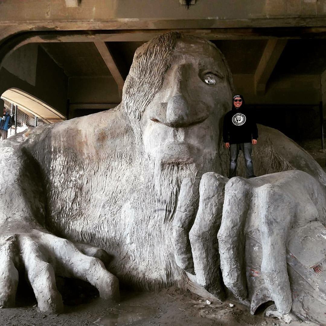 DaMaddHouze's tweet photo. The #MSMLtour had a great day in Seattle. ๐ tour artist Raw B kickin it with the #FremontTroll. ๐ Oregon, we're coming for you! #indies #DMH https://t.co/Hv2CMszNR2