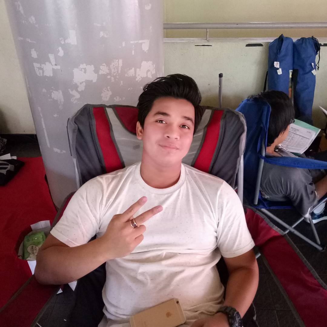 Dian_zahra11's tweet photo. Gantengnya yg abis potong rambut, ... @bangbily 😍 https://t.co/fXQlPTRnfb