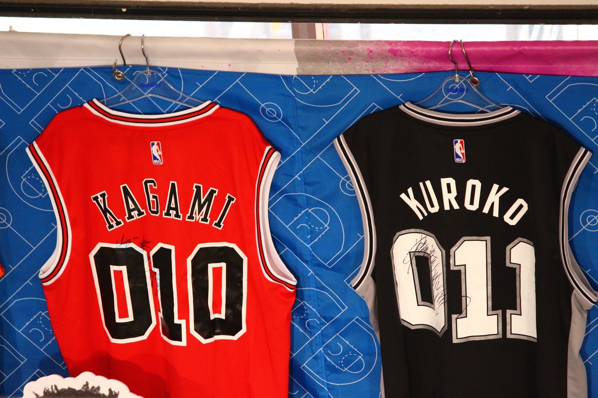 アニメ黒子のバスケ Op Twitter Nbaコラボ 本日3 30 木 4 3 月 まで Gallery 2 渋谷店にてコラボ等身大パネル レプリカユニフォーム 非売品 を展示中 キャラクター Nba各チーム選手の全16体のパネルが並び壮観です T Co Vsnkld03ae Kurobas