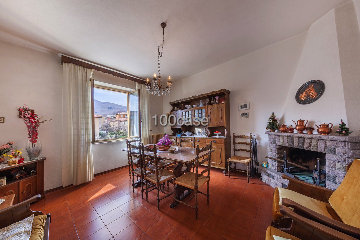 100_case's tweet image. #Toscana #Abbadia #MonteAmiata @valdorciamiata #Vendita #appartamento al secondo piano