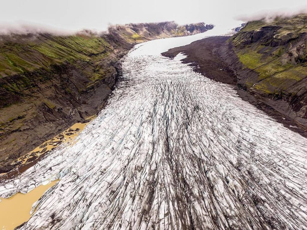 This is definitely one of my favorite places in the whole world. #Svínafellsjökull glacier is so magestic and rest… ift.tt/2odQcH4