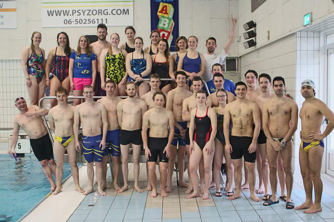 Gisteren kwamen <a href="/jreijns/">Joost Reijns</a> en <a href="/sverschuren/">Sebastiaan Verschuren</a> op bezoek voor een clinic vlinderslag &amp; starten. Tegels vlogen uit het (Kerkpolder)bad!