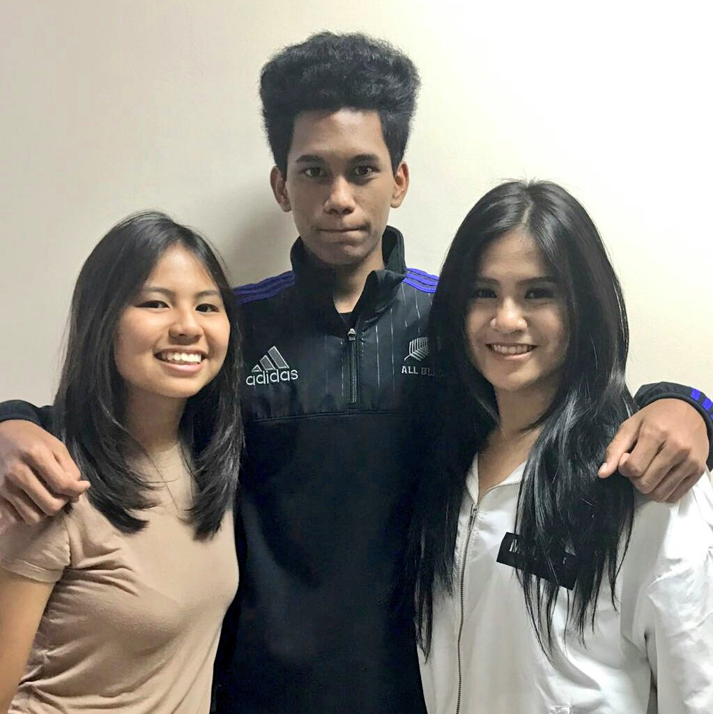 yfyliveguam's tweet photo. We're hours away from #YFYCATALYST!!! Heres the last of #YFYFam 💛💛💛 https://t.co/Pqo9AwZ9kP