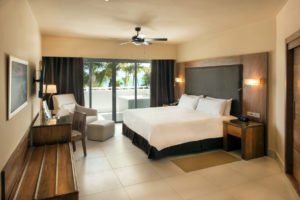 barcelohoteles's tweet photo. Descubre el #RoyalLevel, el top de las vacaciones en el Caribe. #OccidentalPuntaCana https://t.co/rI94CqIUVg https://t.co/GeKA8ULibt