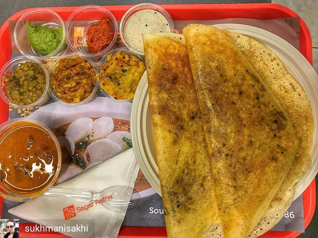 Tweet2Foodiye's tweet photo. Via @sukhmanisakhi -  Ghee Roast Chettinad Pepper Garlic Dosa🍴
.
.
.
It's kinda difficult to explain in words just… https://t.co/DIoxX9p22i https://t.co/iUzOruRHrw