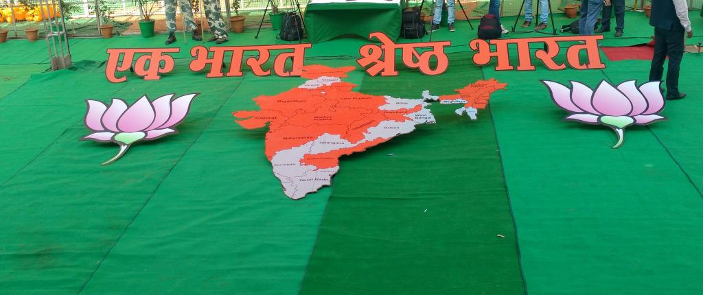 mithu796311's tweet photo. बेटियाँ मानहैं सम्मानहै
दुख दर्द मे दुर्गासी पहचानहै
सरस्वती जो गुणों की भण्डारहै
ध्यान रखे जरा ए दिल्ली
आजादी ही निर्भया कांडथा
#MCD17 #राम https://t.co/jsEX62NOdb
