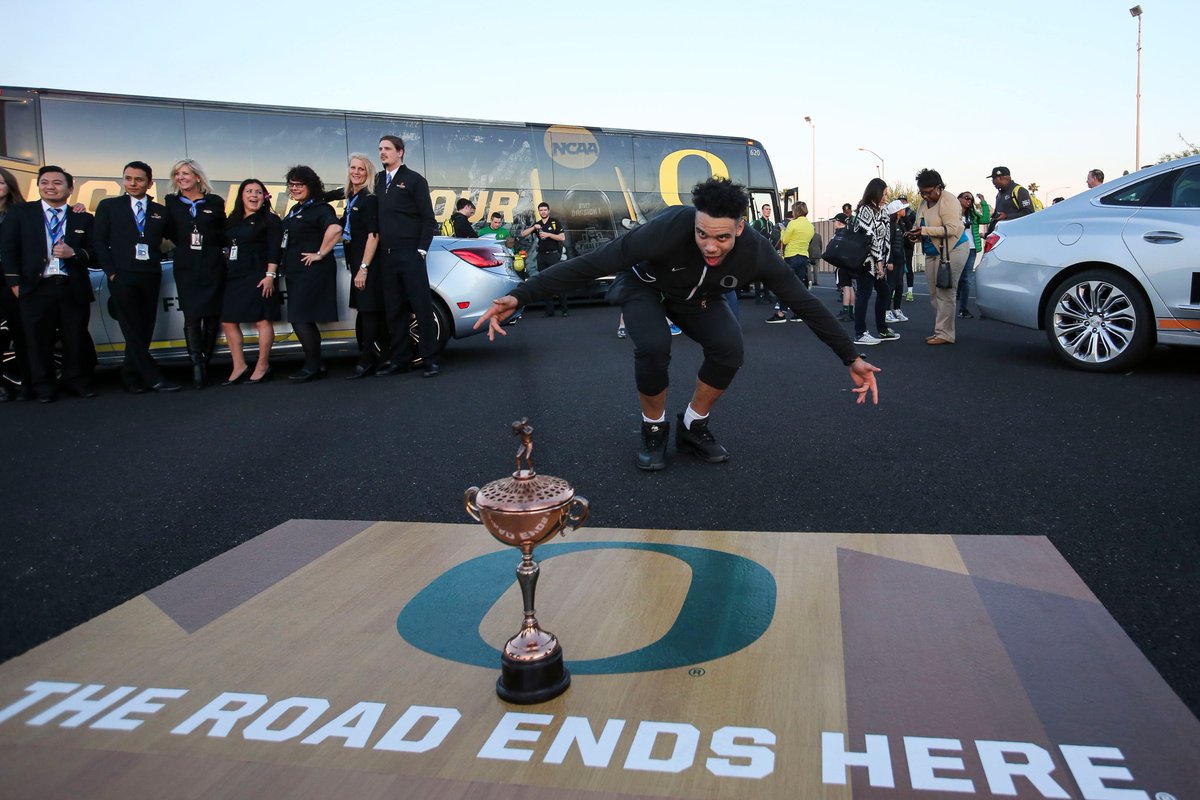 GoDucks's tweet photo. The road from 1939 to 2017. Always us. #GoDucks https://t.co/0TwQixIPu4