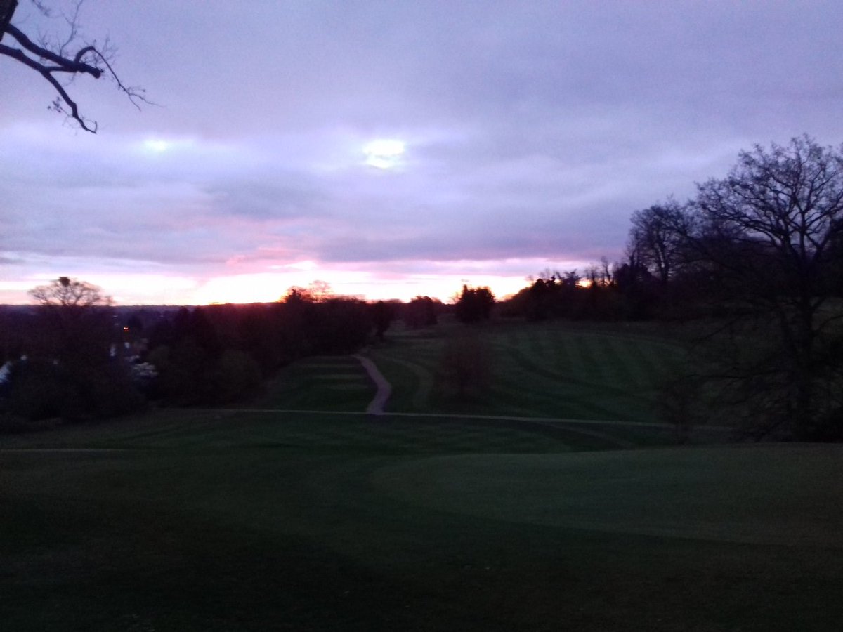 S_JClements83's tweet photo. Sunrise @Rickygolfcourse https://t.co/e25HjNd25u