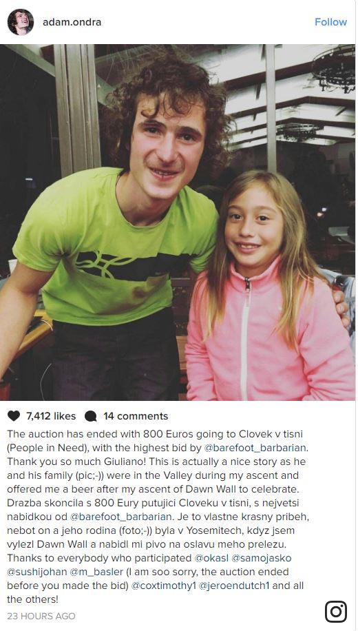 Je to superman! Vydražil svoje lezačky z Dawn Wall, výtěžek věnuje potřebným skrze Člověka v tísni. Děkujeme, <a href="/Adam_ondra/">Adamondra.com</a>