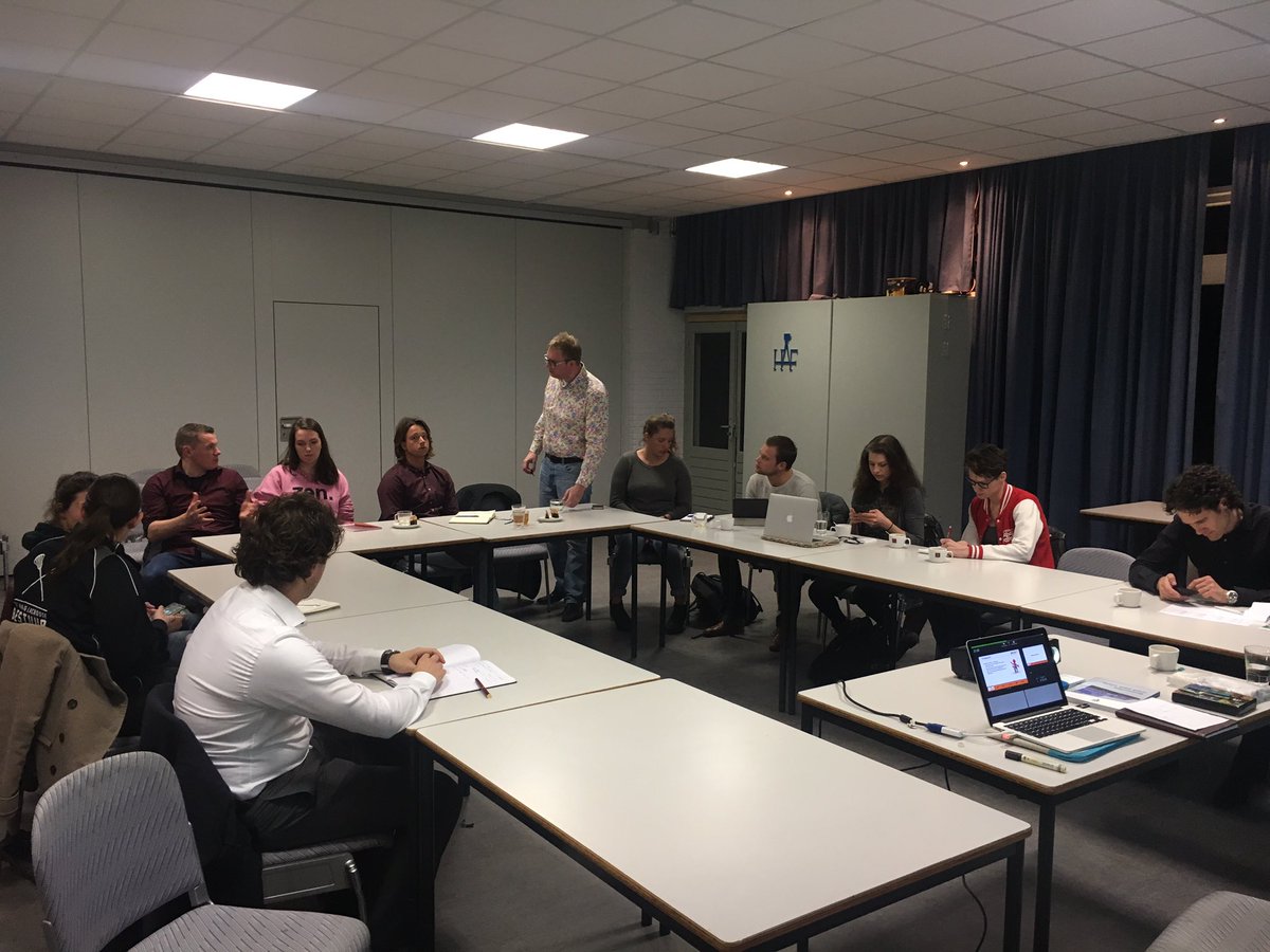 Interactieve bijeenkomst in Den Haag met jonge bestuurders, Talentprogramna modern besturen. <a href="/Brug_8/">Brug8</a> <a href="/nocnsf/">NOC*NSF</a>