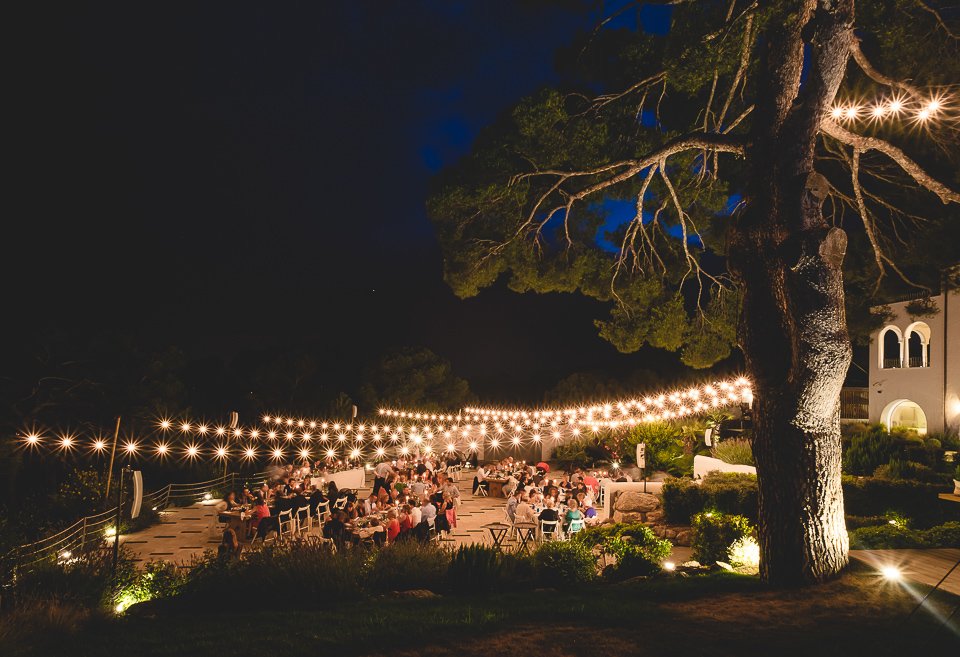 f2studios's tweet image. Que ganas de que lleguen las noches de verano para poder hacer cenas bajo las estrellas tan bonitas como esta.