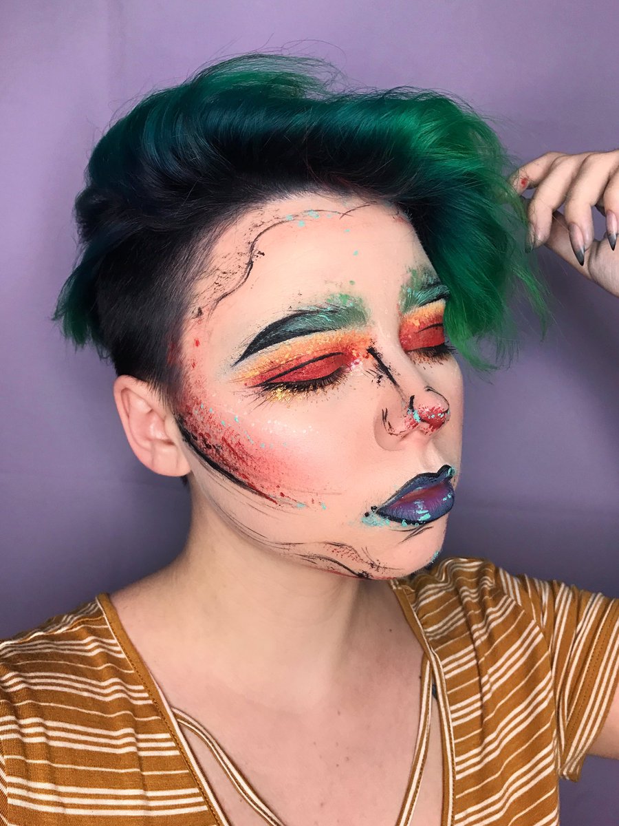 teddythot's tweet photo. This was meant to be a watercolor look but it ended up being a mascara smudge look. Inspired by @/ida_elina on ig 💋 https://t.co/QNGxjsBXto