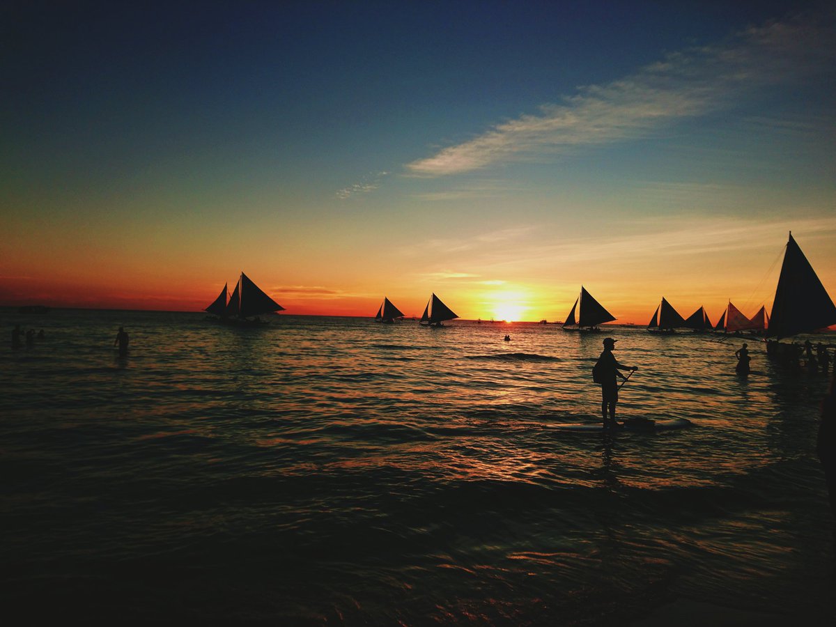 GhazaleeIbr's tweet photo. Sunset game. Singapore, Melaka, Bali, Boracay https://t.co/jExnj4POj3