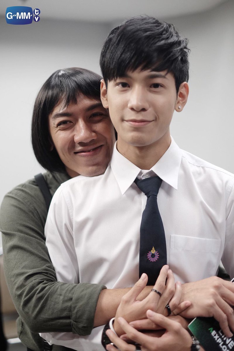 SingtoFanclub's tweet photo. ตอนเช้าแค่เหล่มอง..ตอนบ่ายยายเข้าโอบหลังละอ่ะ!!!! 😖 ไว้ใจยายได๋ก๊า? ถ้าตกกลางคืน!!! 🤔 #SingtoPrachaya #GMMTV #บ้านสิงโตคําราม https://t.co/L3kfM2FVYW