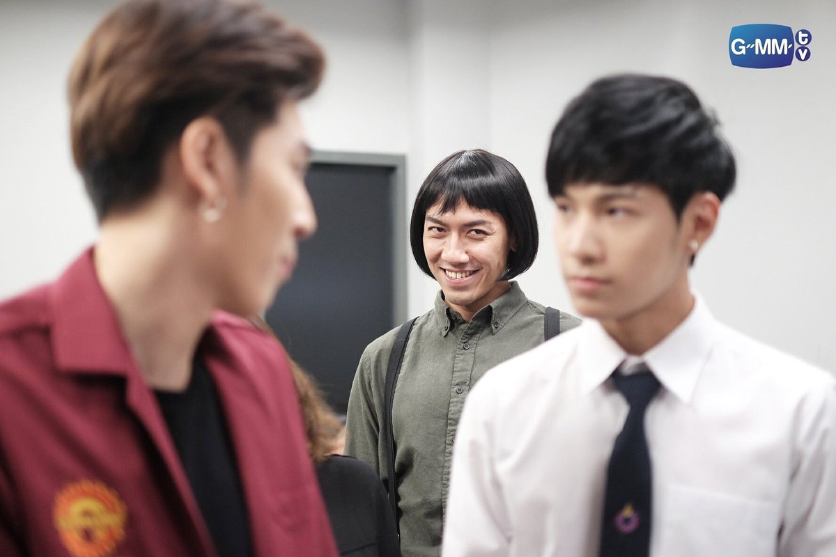 SingtoFanclub's tweet photo. ตอนเช้าแค่เหล่มอง..ตอนบ่ายยายเข้าโอบหลังละอ่ะ!!!! 😖 ไว้ใจยายได๋ก๊า? ถ้าตกกลางคืน!!! 🤔 #SingtoPrachaya #GMMTV #บ้านสิงโตคําราม https://t.co/L3kfM2FVYW