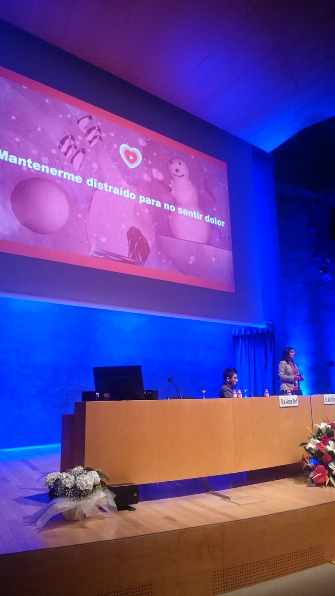 RcereRaul's tweet photo. #CongresoSATSEBCN los videojuegos disminuyen el dolor gran evidencia enfermera por una enorme Anna Sort https://t.co/80jHtUodI8