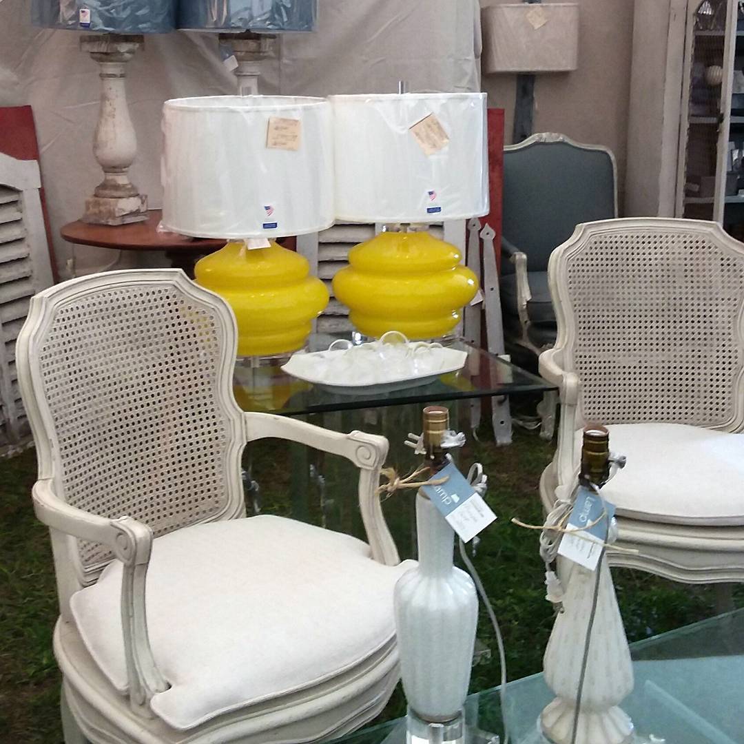 Shades_Finials's tweet photo. Mid-century mod lamps #lampshadesandfinials #marburger #roundtop #midcenturymodern #lamp #eclectic #armchair #atlanta #atl #interiordesign https://t.co/Wq8fO6Wc9O