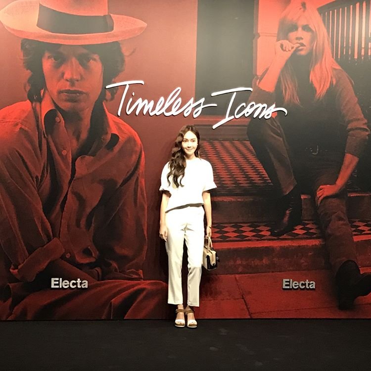 [PIC][29-03-2017]Jessica tham dự buổi triển lãm "TIMELESS ICONS" của thương hiệu TOD'S vào tối nay C8JbADQU0AAyJyx