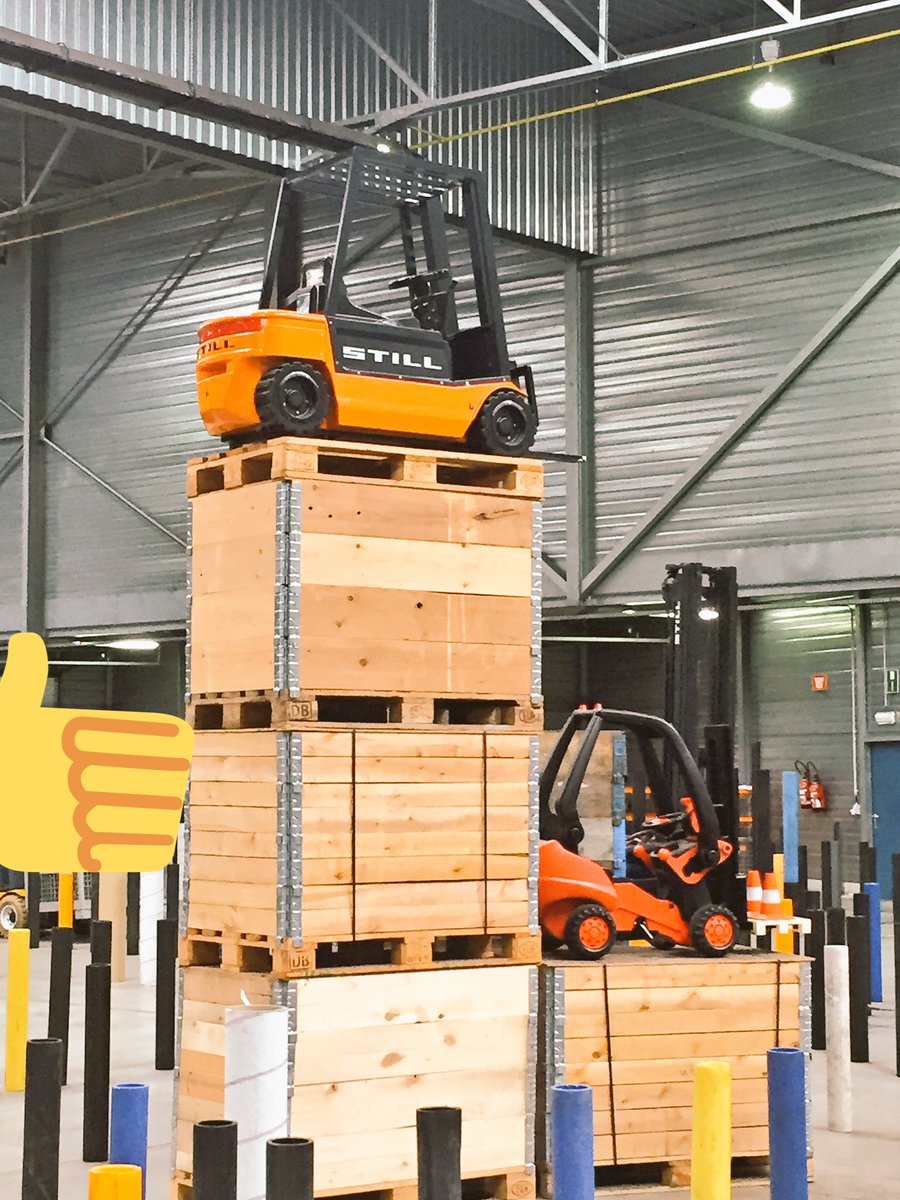 Bij <a href="/vdab_be/">VDAB</a> #gent #zeehaven @VFUFFI kandidaten bezig met #opleiding #heftruck Grappig sfeerbeeld van de mini heftrucks <a href="/ArneTheylaert/">Arne Theylaert</a>