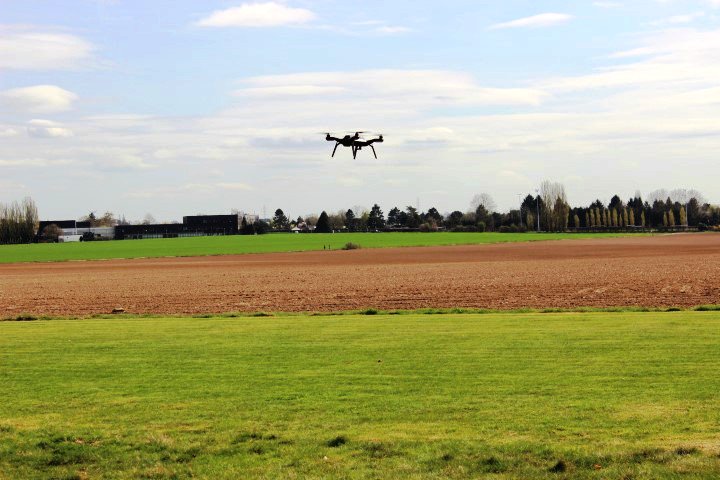UAV4Ag's tweet image. .Airinov staff introduces @CTAflash #UAV4Ag1 trainees to the use of #DRSolo w/ #MultiSPEC 4C in preparation of test flights w/@pix4d Capture