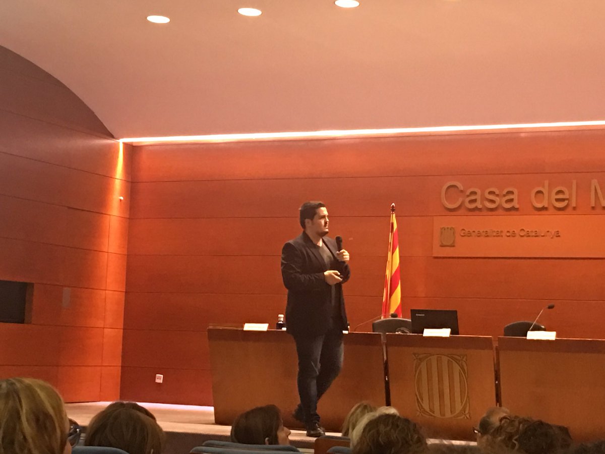 Espai_Tres's tweet photo. @intercomprensio Avui participant a la jornada sobre intercomprensii de les llengües https://t.co/vPceERPPaW