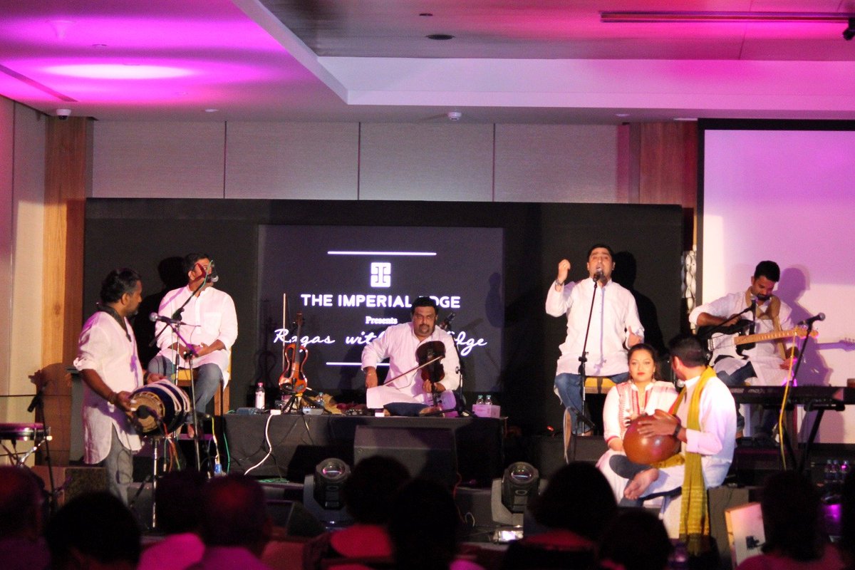 72by35's tweet photo. Behind Every Performance Lies A Story!
Thanking all our listeners.
#ThursdaysBeLike #SouthernStreet #MajorThrowback #PerformancesThatMatter https://t.co/90DkVTmgGG