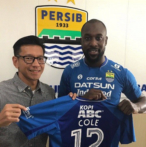 OfficiallyFoot's tweet photo. Ex-England forward Carlton Cole set to join Michael Essien at Persib Bandung https://t.co/2aEBcyUDXg
