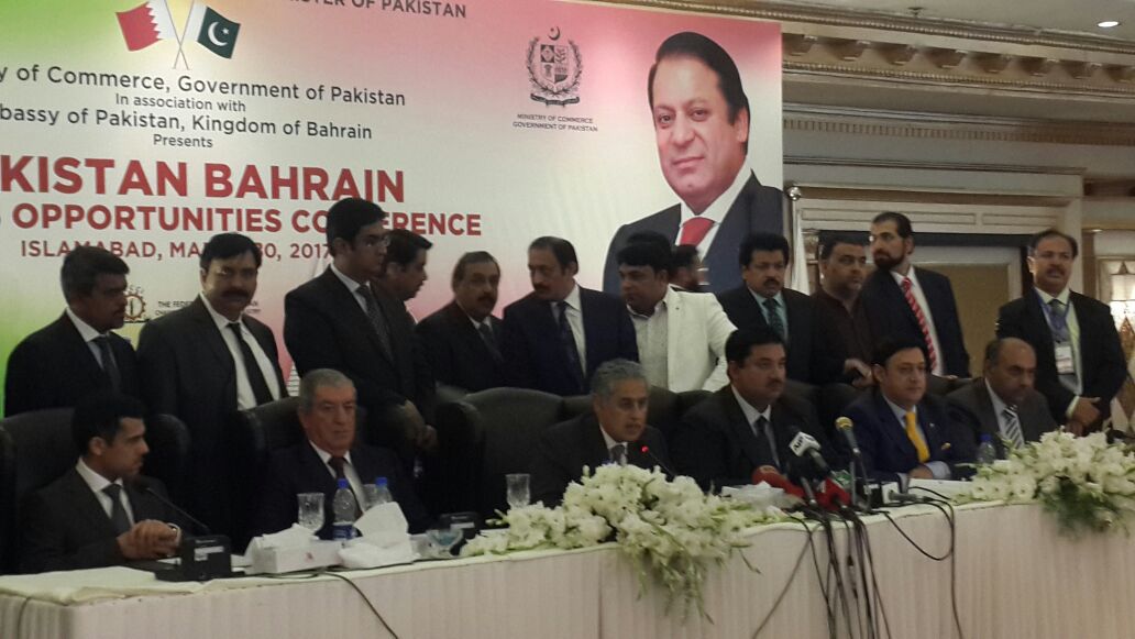 RadioPakistan's tweet photo. #PakBahrain:Landmark project of #CPEC will take Pakistan to new heights of progress: Commerce Minister @kdastgirkhan https://t.co/nnKDkG4cYa https://t.co/JvkjCI7khf