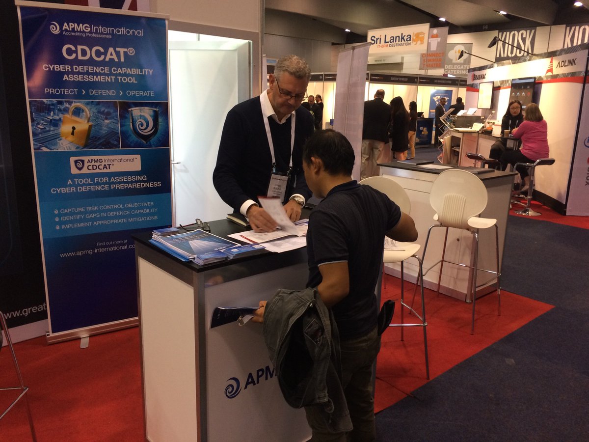 #Successful show. Talking to a delegate about CDCAT <a href="/Connect_AU/">CONNECT</a> expo. #ConnectAU #TechnologyisGREAT - Hope you enjoyed your visit!