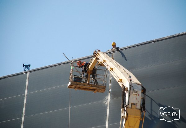 grodno's tweet image. Бизнес-центр, ледовая арена и гипермаркеты — как в Гродно строится крупнейший торговый центр «Тринити» dlvr.it/NlzCCP