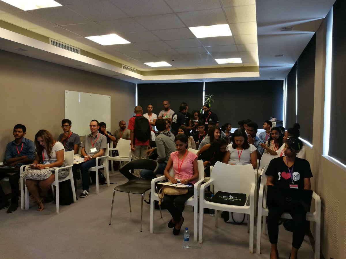 IshSookun's tweet image. The attendees of @VanessaChellen&apos;s prez on #Symfony3.
#DevconMru #Mauritius