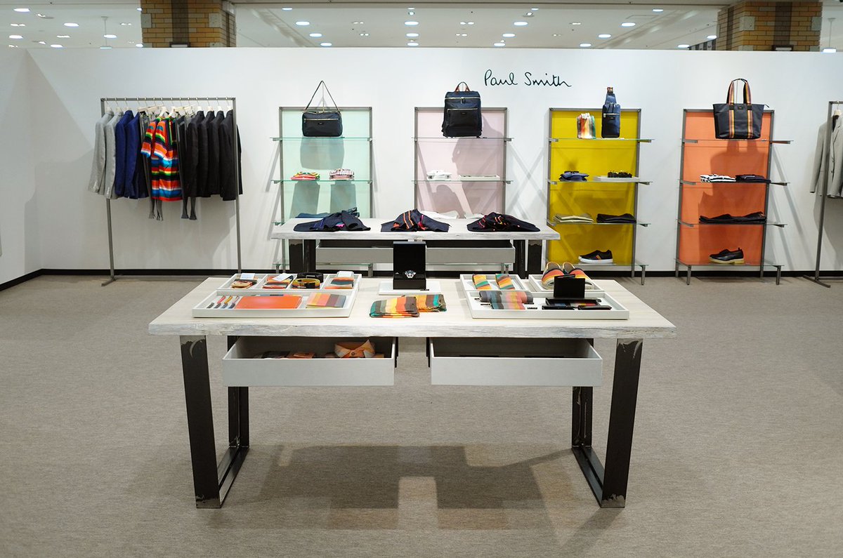 Paul Smith Japan ジェイアール名古屋タカシマヤ 7fのローズパティオでは 3月29日 水 4月11日 火 までの期間 アーティストストライプ を中心にポール スミスらしいストライプ使いが特徴のアイテムを集めた メンズポップアップショップがオープン Paul Smith Japan ジェイアール名古屋タカシマヤ 7fのローズパティオでは 3月29日 水 4月11日 火 までの期間 アーティストストライプ を中心にポール スミスらしいストライプ使いが特徴のアイテムを集めた メンズポップアップショップがオープン