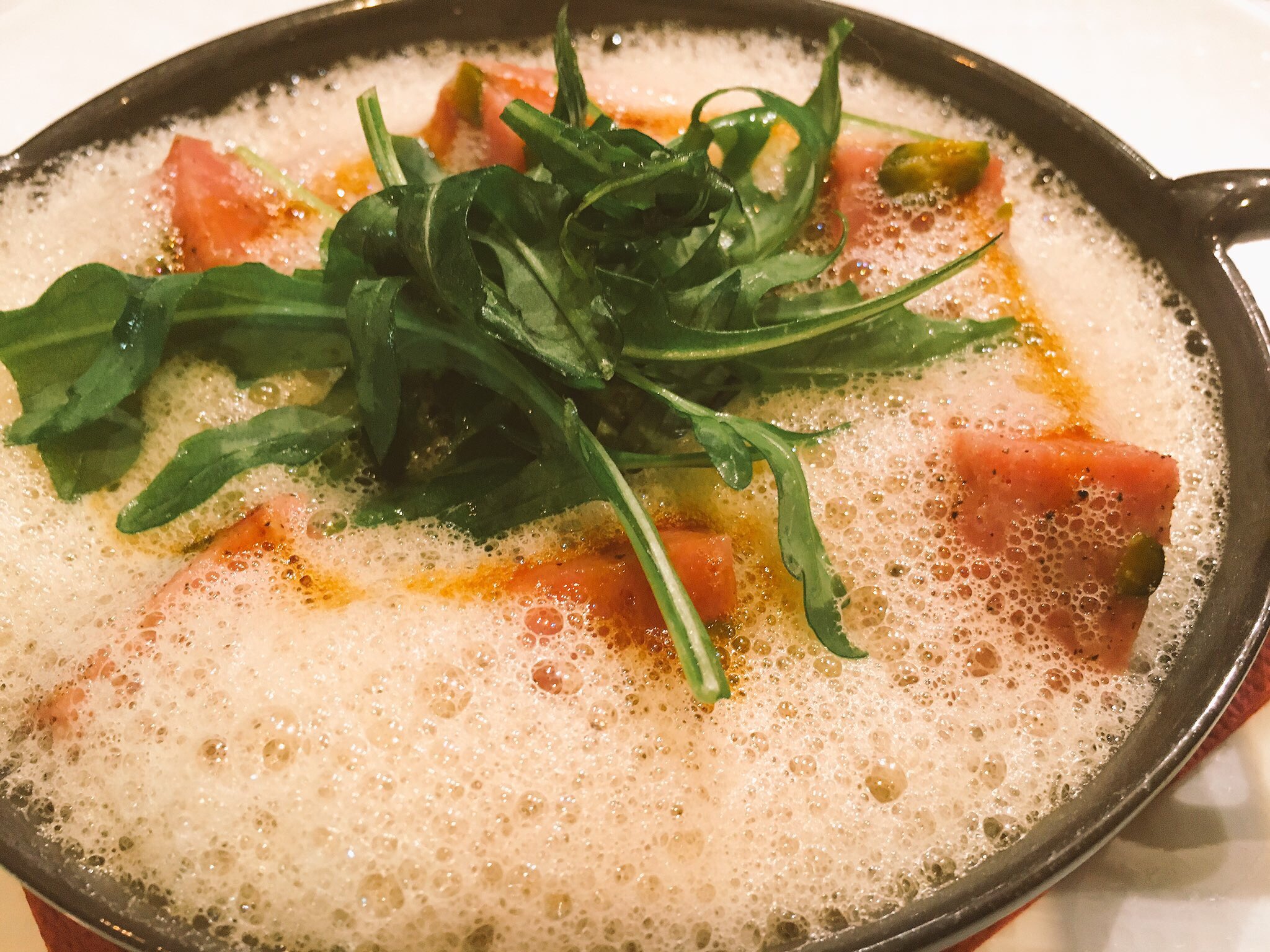 大久保 拓磨 ルグドゥノム ブション リヨネ 神楽坂にあるミシュラン一つ星のフレンチ リヨン料理 今日イチは 前菜の ピスタチオ入り自家製ソーセージ 白インゲン豆ピューレとルッコラ リヨン風クネル モリセットゥおばさんスタイル ナンチュア