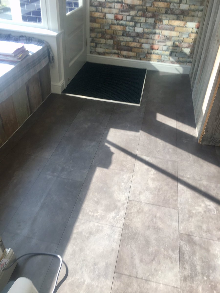 Gaskinscarpets's tweet photo. Recent #contract work @ForboFlooringUK @FBallUK #novilon #f44 #hairdressers
#buinessMochdre #businessWales #brightSunshine #northwales2/2 https://t.co/6nrUnKuXfq