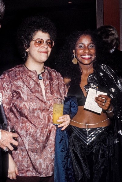 ChakaKhan's tweet photo. #TBT - 1977 with the late, great Phoebe Snow during my belly dancing costume phase. #IDreamofChaka...would be the worst genie EVER..😂🤣! https://t.co/3E6Ni0IpYJ