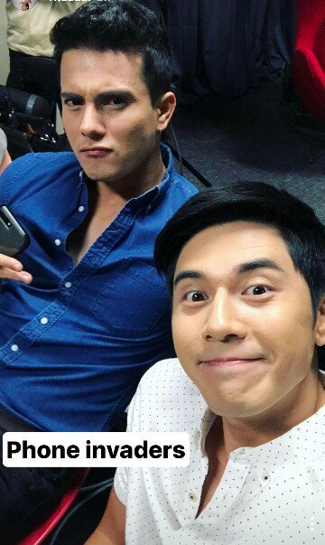 EjaystersDavao's tweet photo. @ejay21falcon @mepauloavelino Pinakialaman ang phone ni Ritz☺
Taken during The Promise of Forever promoshoot https://t.co/5iZfeYHffA