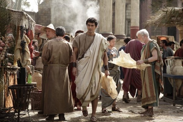 幸昌 בטוויטר チュニックは元々古代ローマ人の服だと知って おしゃれの道さえもローマに通じているんだなあと思いましたが 古代ローマ人で画像検索するとすぐ出てくる阿部寛もさすがだなあと思いました