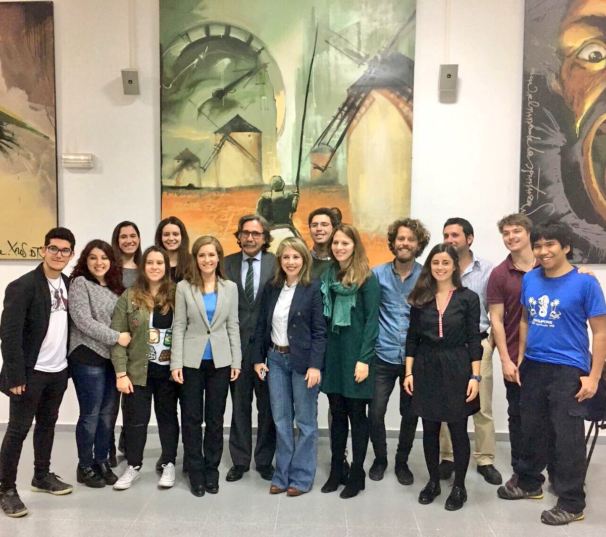 marramirez's tweet photo. Entrega de espacios de emprendimiento y coworking en la #Fcom a los proyectos seleccionados #premcom #otri @Gabifcom @unisevilla https://t.co/RlfmegwsoE