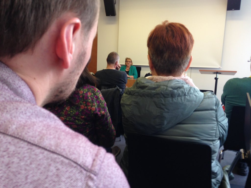 Jetzt Gespräch mit <a href="/K_SA/">Kordula Schulz-Asche 🇪🇺🇺🇦</a> über Breitband-#Antibiotika in der Tierzucht 🐷, Multiresistente Keime im #Krankenhaus und #Gesundheit #LandBundTour