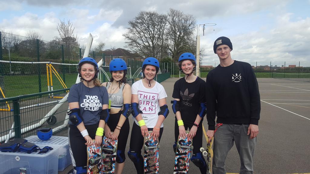 QESportsMaker's tweet photo. @AoC_Sport @QESFC @ThisGirlCanUK @thisgirlcanqe Awesome skateboarding session at the festival today https://t.co/W9mhgHcBnW