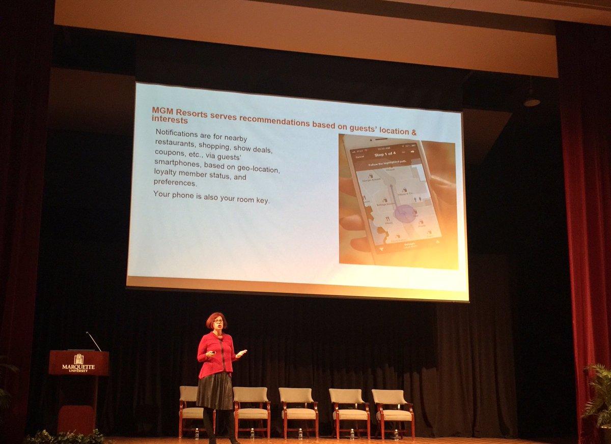 MuellerComm's tweet image. We have a few MC&apos;ers at #MUISS! Kicking things off today with Rebecca Lieb&apos;s keynote. #contextualcontent